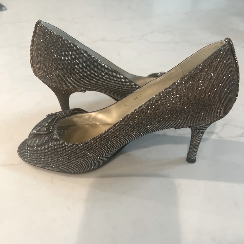 Size 9 Wide Stuart Weitzman Bowover Open Toe Pump… - image 7